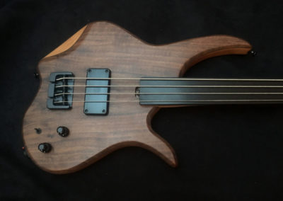 0335 Micro Krell Fretless 4.