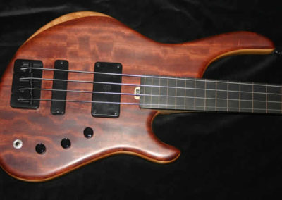 G0028 Finn Fretless 4